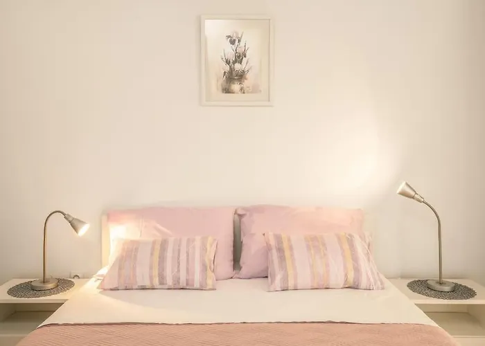 Lori Apartment *