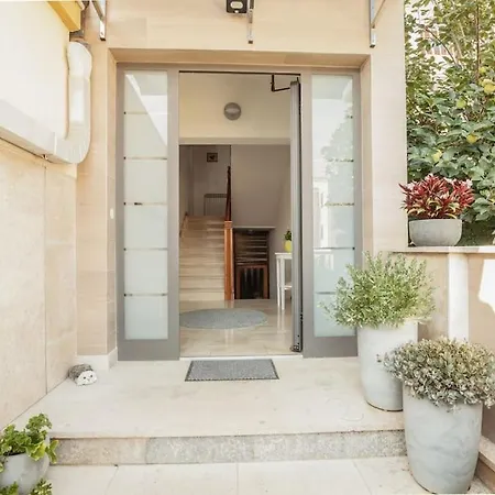Lori Apartman Póla