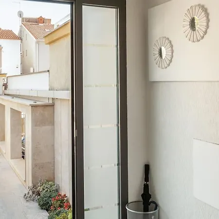 Lori Apartman *