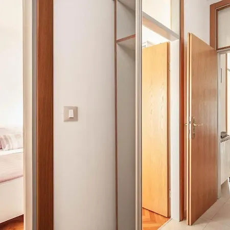 Apartman Lori *