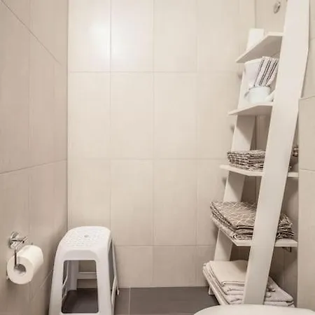 Apartament Lori *