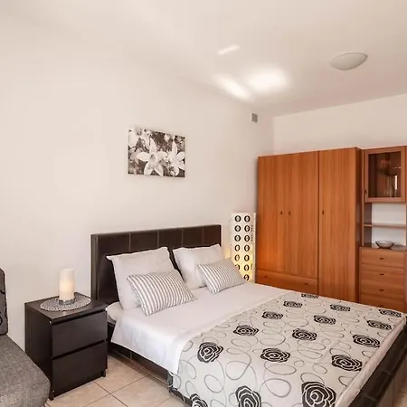 Apartman Lori *