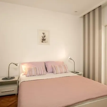 Apartman Lori *